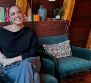 Arbana-Osmani-1-585x329 Festë e madhe në shtëpinë e Arbana Osmanit, ajo merr vëmendje me fustanin që ka veshur