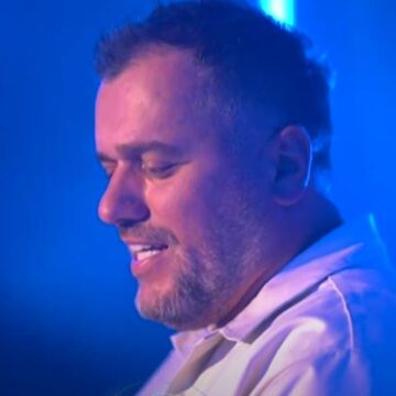 Buci nuk ju ka plakur shpirti , bënë një postim që nuk e prisnim. Qenka shumë romantik dhe i kujdesshëm