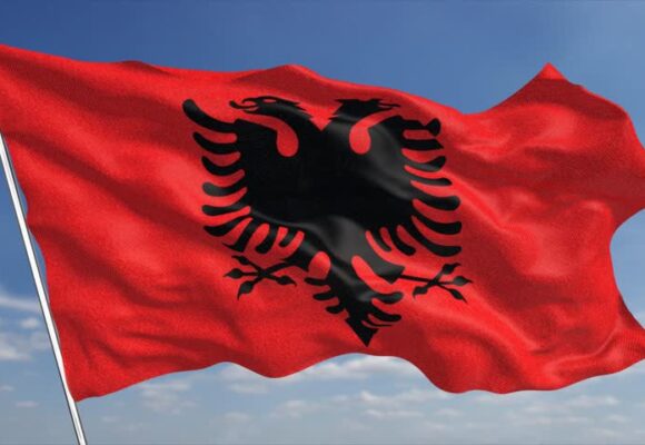 Shqipëria në zi, vdes ish-kryeministri pas përkeqësimit të gjendjet shëndetësore