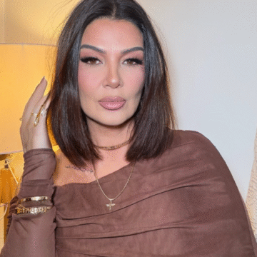 Unbenannt Vajza e Afërdita Paqaradës duket si llokum, ajo ia ka kaluar nënës me bukuri.