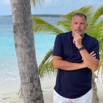 Thonë se pasuria nuk zgjat përgjithmonë dhe siç duket kjo ka ndodhur edhe me Eroll Belegun. Ai ecën këmbëzbathur së bashku me Diolën