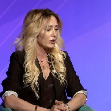 anita-haradinaj-780x439-1 Anita Haradinaj voton pa Ramushin, ai e la vetëm gruan edhe për ditëlindje, ajo mërzitet e nuk m und t’i mbajë lotët