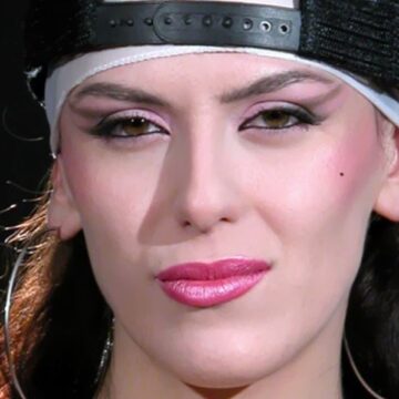 arta 2 Çika e Arta Bajramit duket identike si nënë e saj, ajo na kujton Artën kur ishte në lule të rinisë