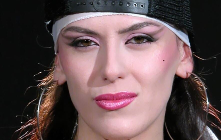 arta 2 Çika e Arta Bajramit duket identike si nënë e saj, ajo na kujton Artën kur ishte në lule të rinisë