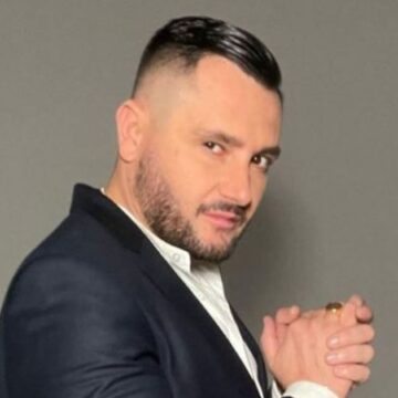 besss Bes Kallaku më në fund i lumtur, ai ribashkohet me personin e zemrës dhe e ndan këtë moment lumturie me të gjithë