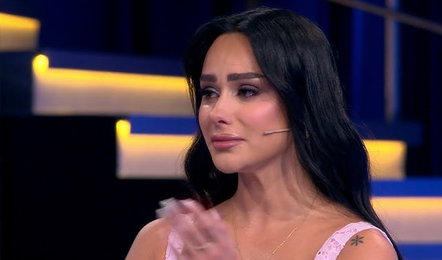 egliii Eglit i publikohet momenti kur bën një gjest të turpshëm në veturë, s’ka fytyrë të dalë në rrugë – mendoi se s’po e shihte kush