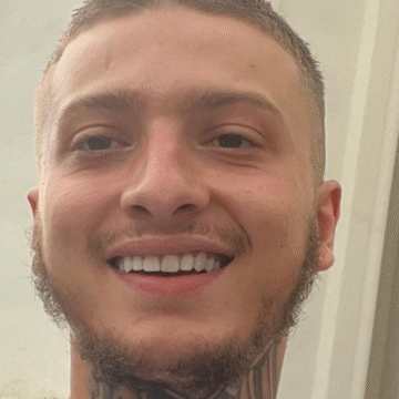 feroo Pas gjithë atyre vuajtjeve, lotëve e përgjërimeve, Fero më në fund jep lajmin e madh – kaq të lumtur s’e keni parë moti