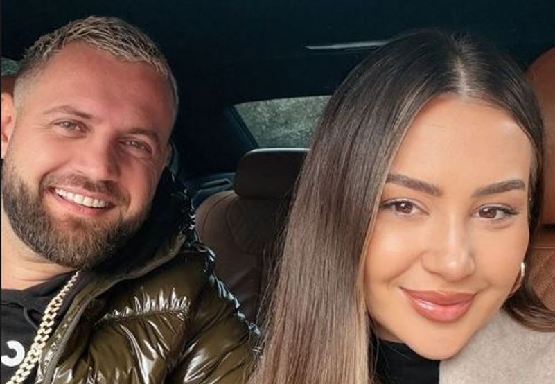 luiz-kiara E veshur si princeshë Kiara mahnitë Luizin. Ata duken kaq të lumtur pranë njëri−tjetrit