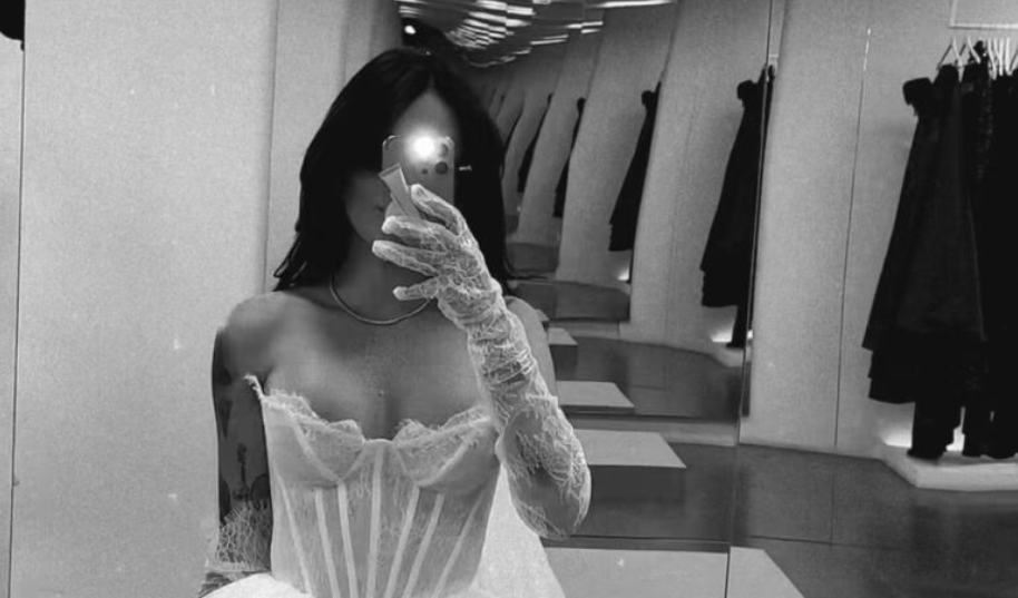 morenaaa E papritur: Morena Taraku po martohet, publikon pamje teksa po e provon vellon e parë – kaq bukur po i rri