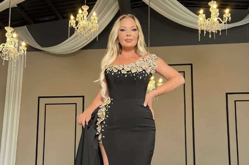 Violetë Kukaj nuk do t’ia di bile që është bërë gjyshe, zbulon më shumë se ç’duhet me fustanin e fundit