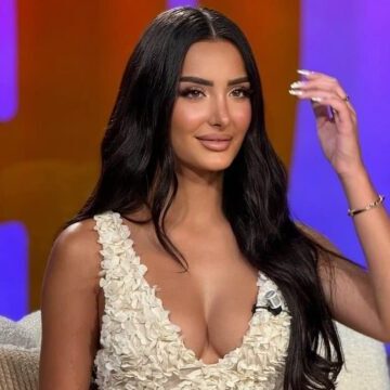 Sapo ta shihni nënën e Albës, të gjithë do të thoni “më e mirë e ëma se e bija”. Ngjajnë aq shumë me njëra tjetrën.