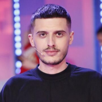 Bardhi shfaqet me vajzën e tij në krahë, foto kjo që ta shkrin shpirtin−duken aq mirë bashkë