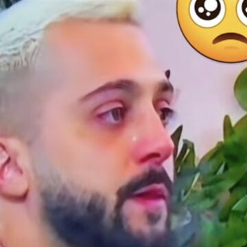 I thyer dhe ende në zi për vëllaun, Gjesti paraqitet në këtë gjendje veç për të treguar se si po e tejkalon dhimbjen