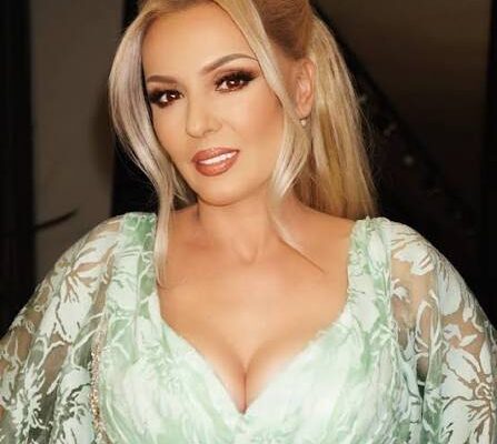 Violeta Kukaj si nuse në dyzen, nuk po dallon nga vajzat e reja