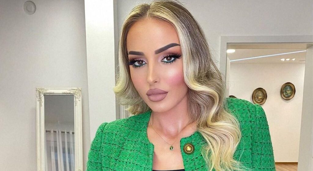 Njihuni me prindërit e Aida Doçit, nënën e paska të mbuluar, ata kanë shkuar në një vend të shenjtë