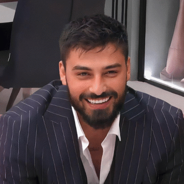 Azemi e “kalli shamin e beqarit”, duket për mrekulli me kostumin e dhëndrrit