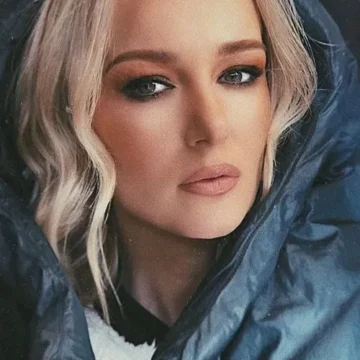 eUAfWKHqA2hRbDQXA6PviQCpnQ Adriana Matoshi ofendon shumë keq, por për kë e kishte fjalën?