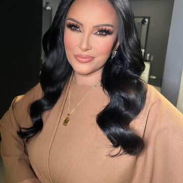 Sahidja po shkon në dasëm. Sa i paska hije fustani i kuq, duket si çikë e re