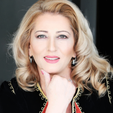 Për ku osht nis Shkurte Fejza me qikat? Nuk po dallon fare prej tyre, secila ma e bukur se tjetra