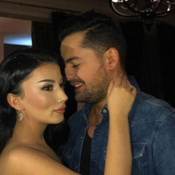 shpatiii Shpat Kasapi s’e ka ndërmend të heq dorë nga Selvija, i tregon para mijëra njerëzve se sa shumë e do akoma