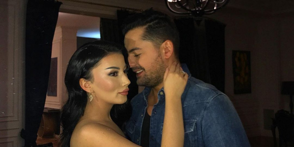 shpatiii Shpat Kasapi s’e ka ndërmend të heq dorë nga Selvija, i tregon para mijëra njerëzve se sa shumë e do akoma