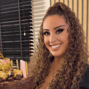 vloraaa Këngëtarja Vlora Kastrati merr befasinë më të bukur ndonjëherë nga bashkëshorti i saj