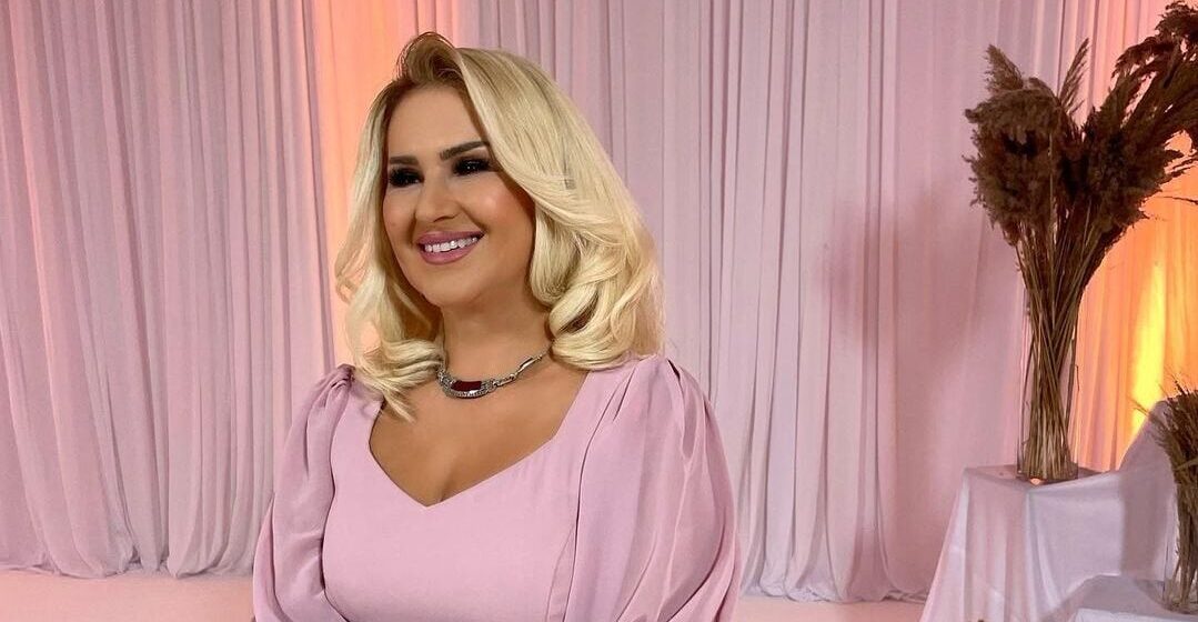 Vajzat e bëjnë të paimagjinueshmen me Shyhreten, e bëjnë të duket më e bukur se reja e saj – po duket si 20-vjeçare