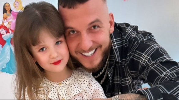 IMG_5774 Moment prekës, Mozzik bashkohet me vajzën e tij, dashnia për fëmijën nuk njeh kufij