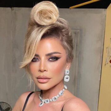 IMG_5893 As vitet e 50-ta nuk e ndalin, Mimoza Musatafa mbushet kokë e këmbë me dukat – zbulon edhe gjoksin