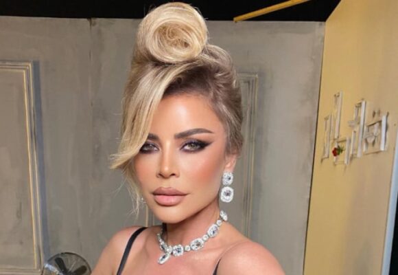 As vitet e 50-ta nuk e ndalin, Mimoza Musatafa mbushet kokë e këmbë me dukat – zbulon edhe gjoksin