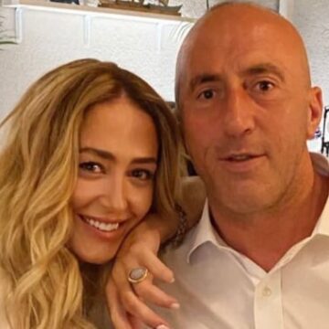 IMG_5894 Anita tregon shembullin se si duhet të jetë një grua e përkushtuar, lum Ramushi që e ka atë pranë në kë momente