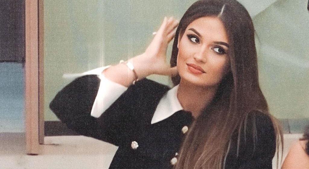 IMG_5896 Vesa shfaqet për herë të parë pas lindjes, kjo është gjendja e saj nga spitali, pasi u bë nënë e një çike