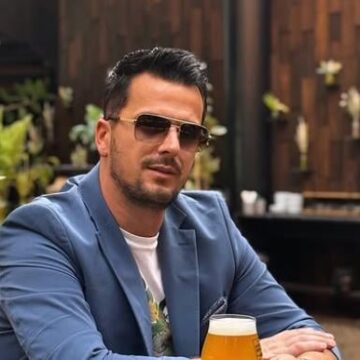 Ylli Demaj vet qenka “yll” i vogël çka e paska gruan, qenka një bukuroshe e vërtetë – edhe grua e devotshme duket