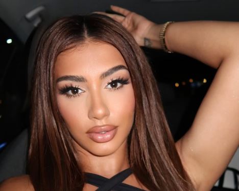 Melinda është fokusuar plotësisht tek jeta private, ksaj radhe e reklamon unazën e fejesës