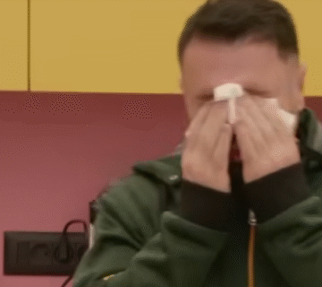 Labi nuk mund të përmbahet më, pas ngarkesës emocionale shpërthen në lot dhe tregon se kush po i mungon