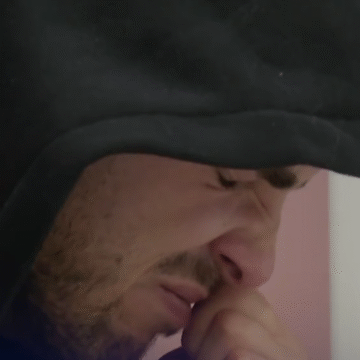 Edi në gjendje të keqe pasi mori vesh të vërtetën për Dolcen, ajo i kërkon largimin, ai shfaqet më i mërzitur se kurrë