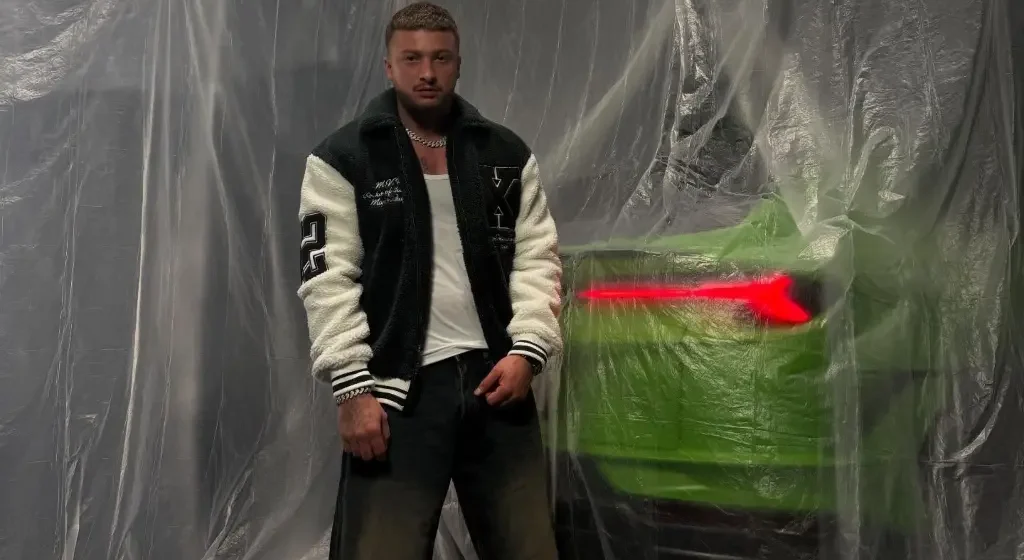 fero-b-53463 Fero reklamon jetën luksoze në rrjete sociale, këtë veturë se keni parë as në ëndërr