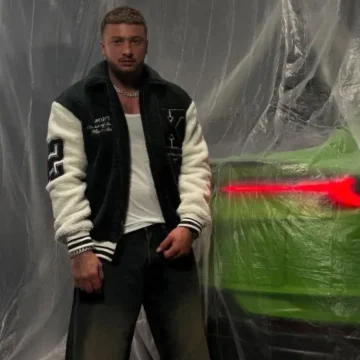 Fero reklamon jetën luksoze në rrjete sociale, këtë veturë se keni parë as në ëndërr