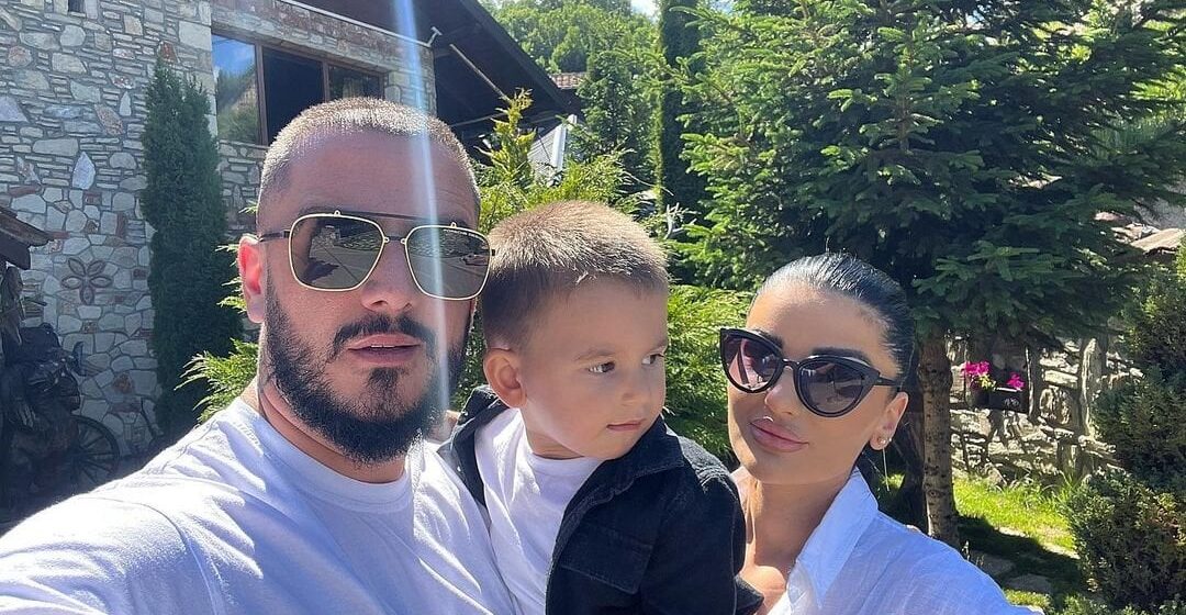 Gold AG do të “çmendet”, gruaja e tij fotografohet në krahët e këtij bukuroshi – e përqafon me shumë dashuri