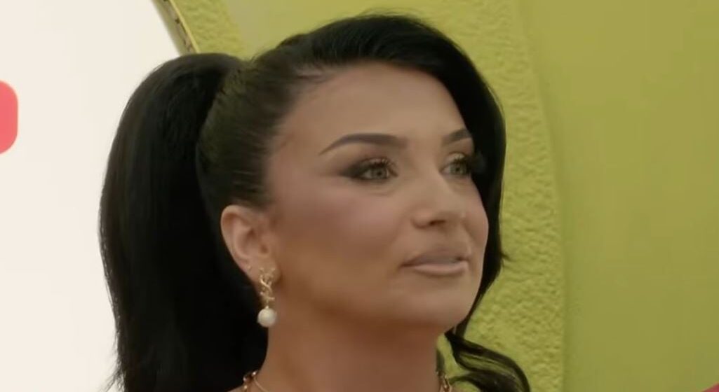 Shkurta paska qenë njëherë nuse, dalin pamjet e veshur me dimi e dallamë për qejfin e vjehrrës – lum shtëpia për të