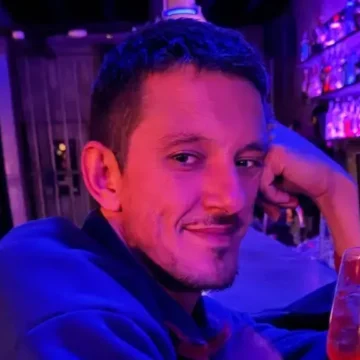 Reagon Vullneti për raportin shumë të afërt të Klodit dhe Londrimit