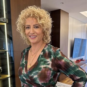 IMG_6211 Shkurte Fejza uron Vitin e Ri 2026, habit me stilin e ri të flokëve!