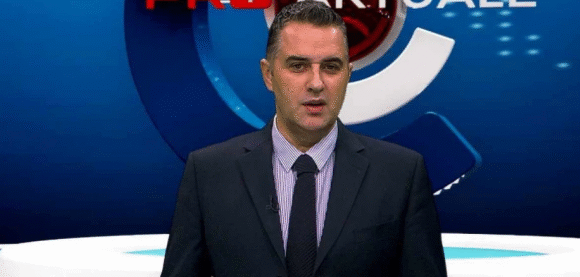 E mbani mend Benet Kaqin, ai rikthehet pas kaq vitesh madje prezanton edhe familjen e tij, sa shumë paska ndryshuar