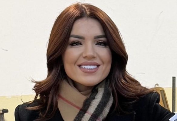 IMG_6364 Edona pozitën e deputetes ka vendosur ta merr me një stil të veçantë, ajo ka ndryshuar ngjyrën e flokëve dhe duket për mrekulli