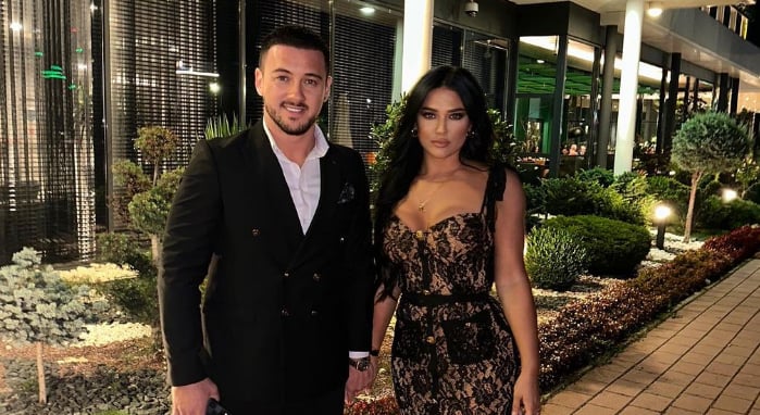 IMG_6944 Albatriti ka dalë sonte me gruan e tij, ajo po duket si një loçkë e vërtetë – por ai e ka tepruar me filterin që ka vendosur