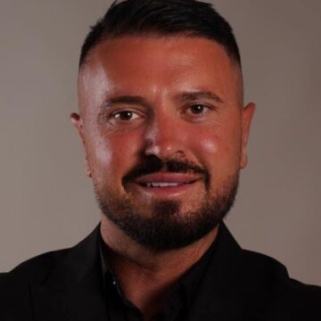 Familja e Labit godet rëndë produksionin e Big Brotherit, ua nxjerrë të palarat dhe s’ka më ftyrë as ai të rri në shtëpi