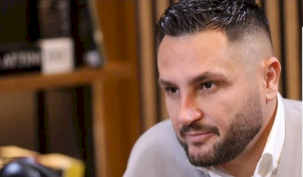 IMG_7056 Besi e harron krejt Xhensilën, i bën një dedikim të dashurës së tij të re: Më ke kthyer vajtimin në valle