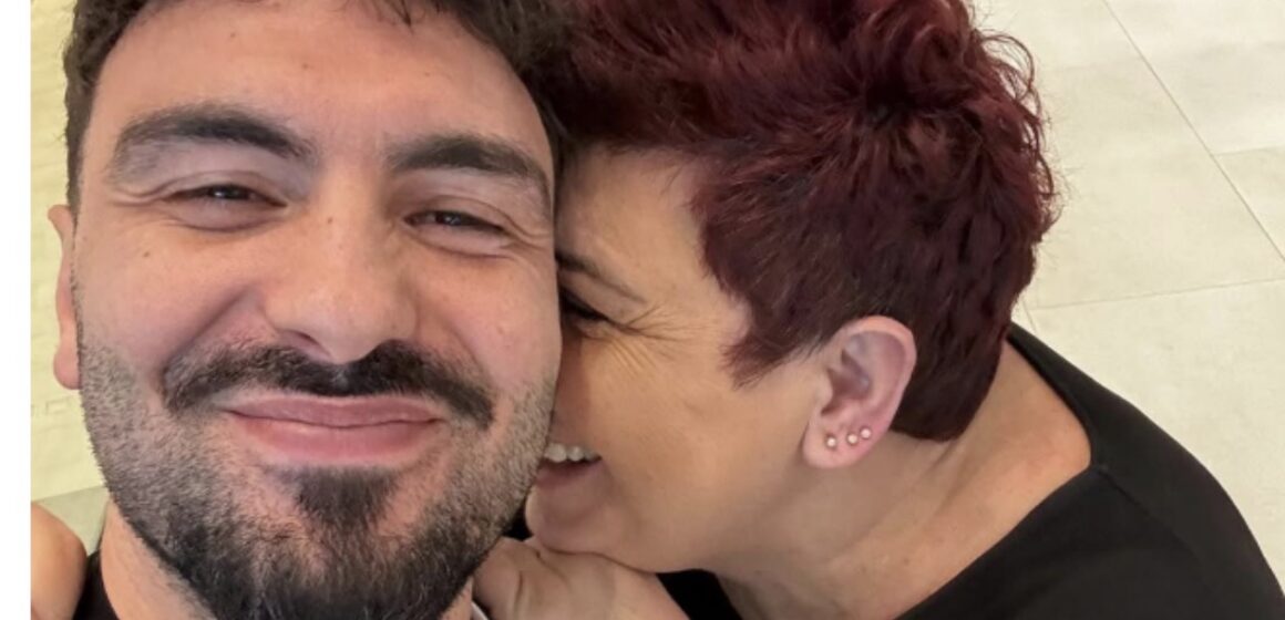 Ledri ndan momente emocionuese me nënën e tij, duken aq mirë së bashku