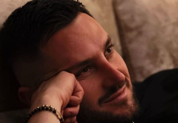 Tashmë s’ka vend Xhensila askund, Besi më në fund publikon momentin më të bukur të dashurisë