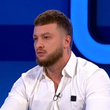 ferooo Për të gjithë festë, por jo edhe për Feron, ai i përloti të gjithë me fjalët për të bijën, s’do t’i mbani lotët as ju